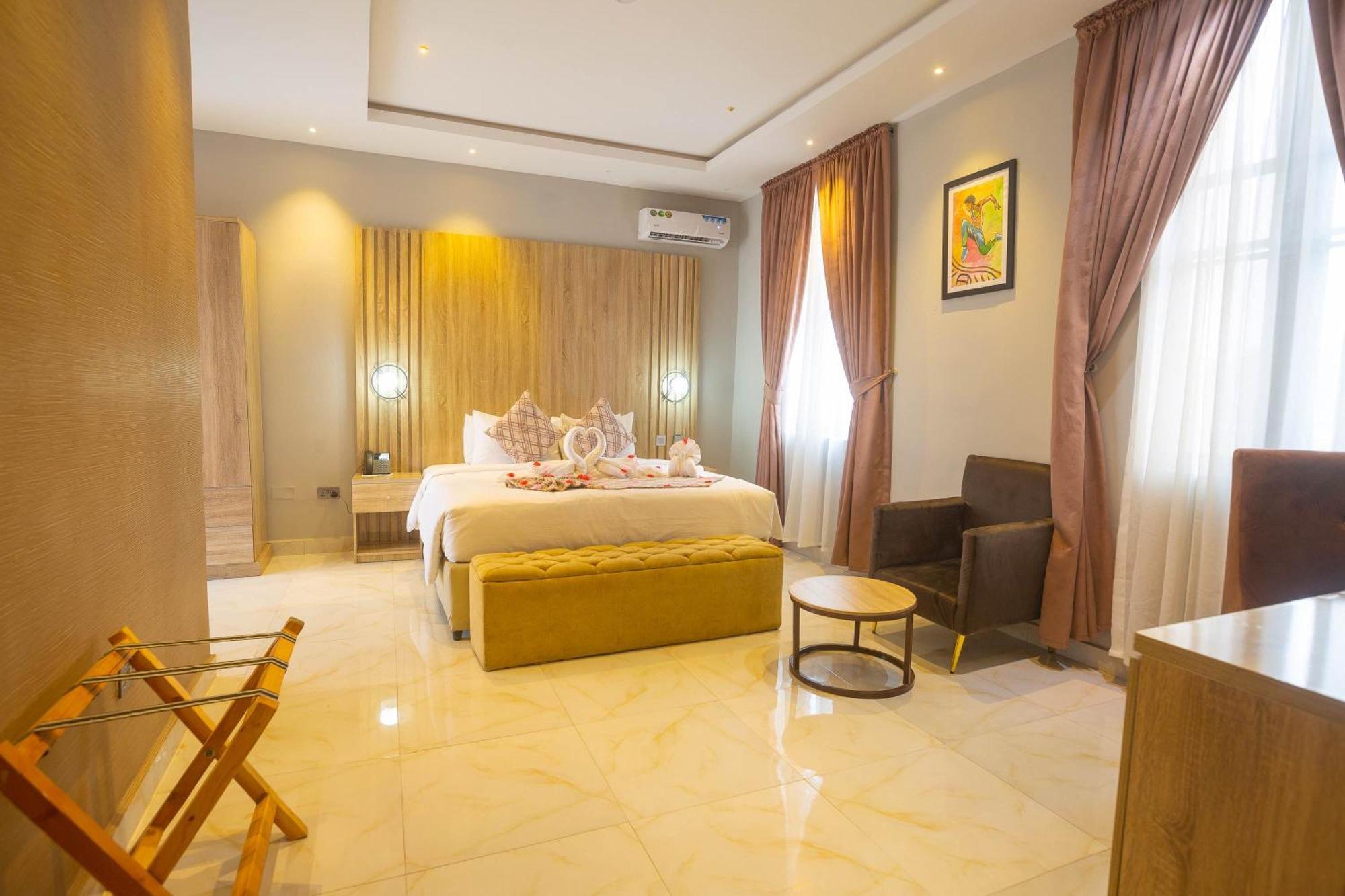 Ojaja Suites By Perennia อาคูเร ภายนอก รูปภาพ