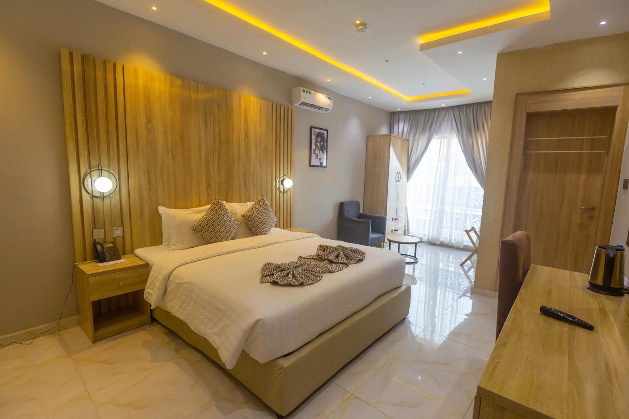 Ojaja Suites By Perennia อาคูเร ภายนอก รูปภาพ