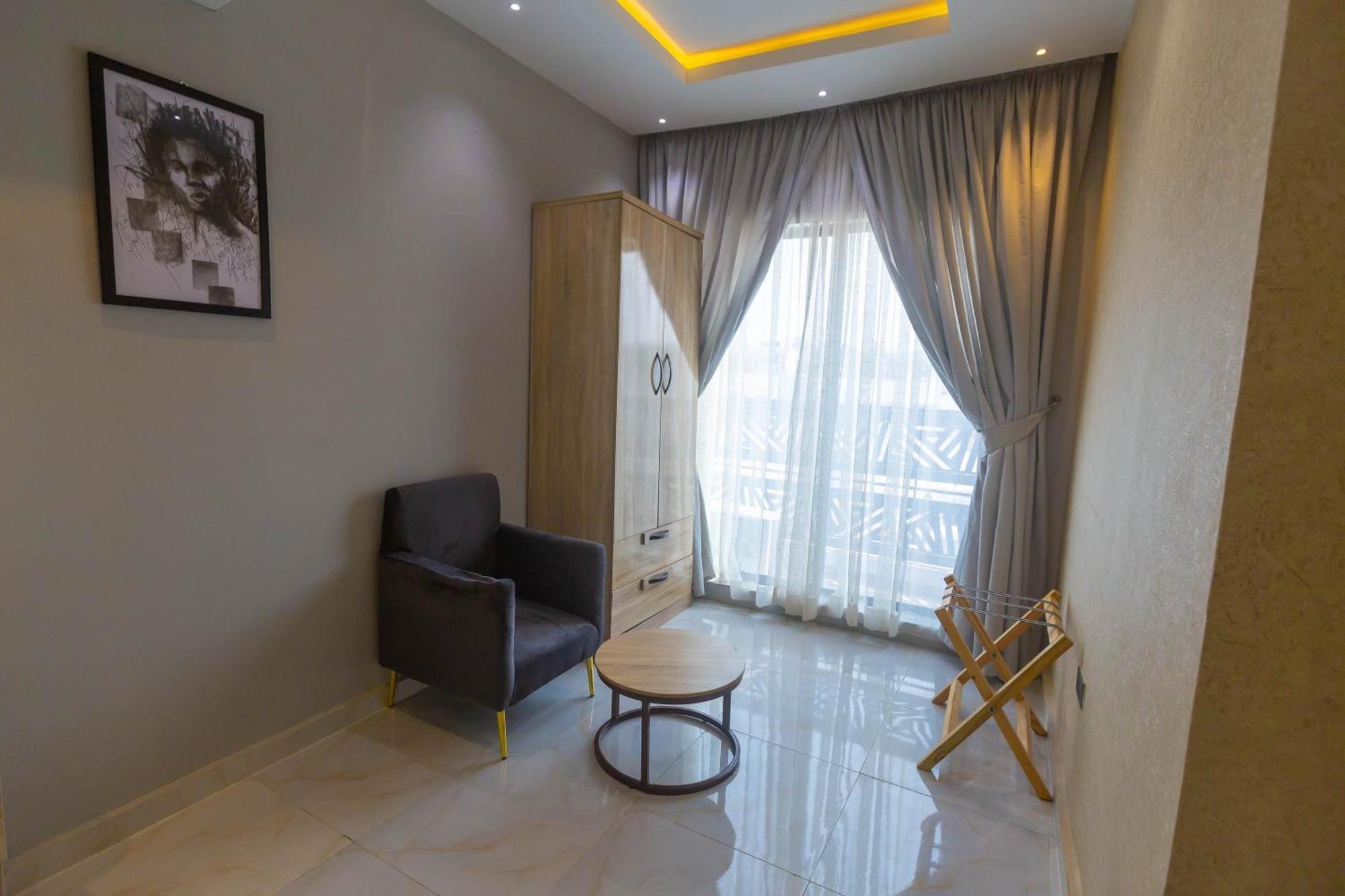 Ojaja Suites By Perennia อาคูเร ภายนอก รูปภาพ