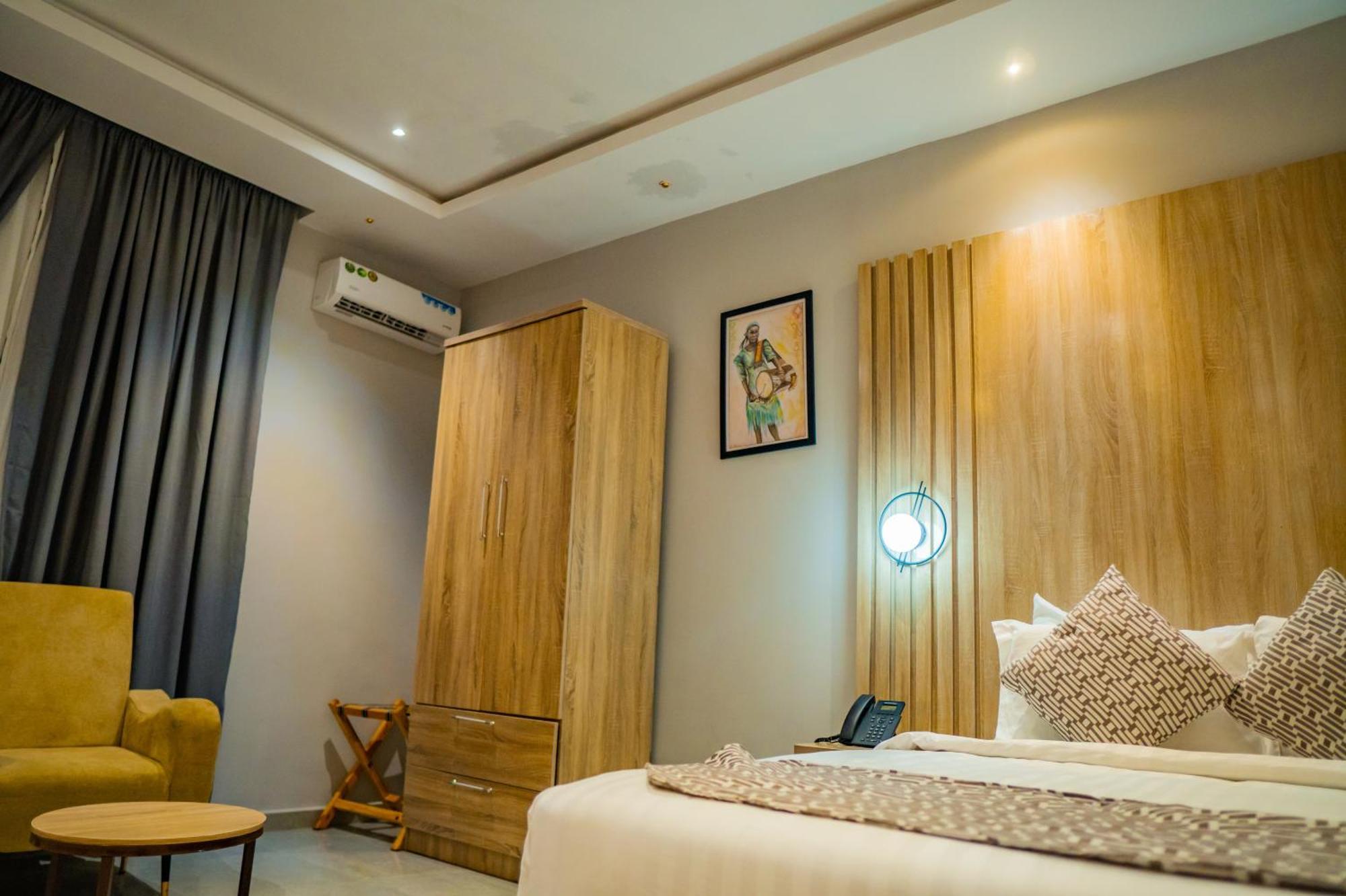 Ojaja Suites By Perennia อาคูเร ภายนอก รูปภาพ