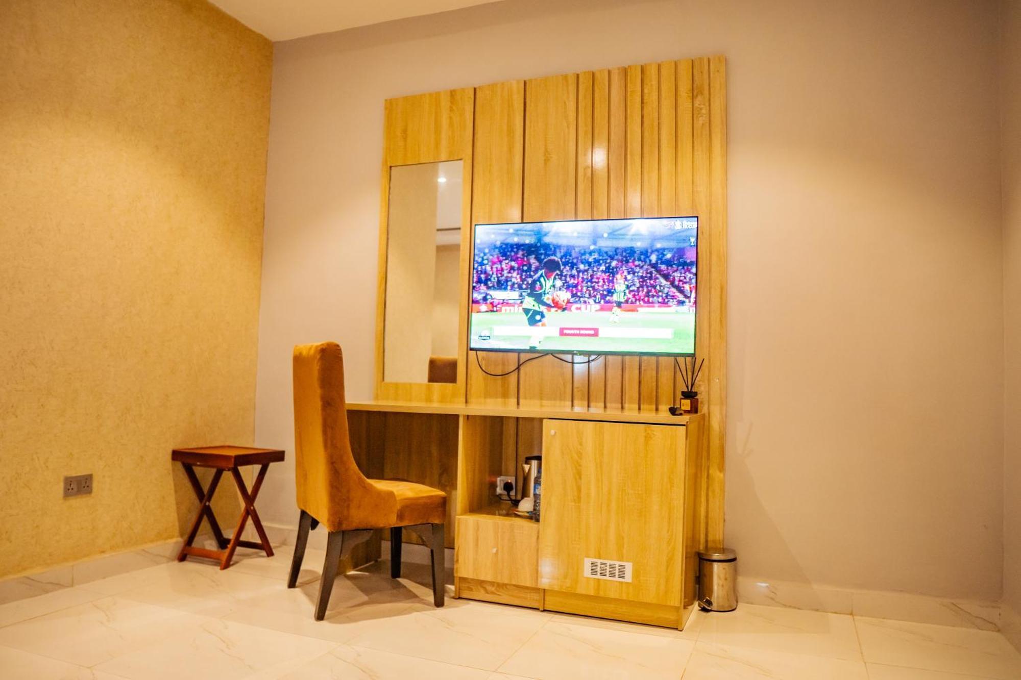 Ojaja Suites By Perennia อาคูเร ภายนอก รูปภาพ
