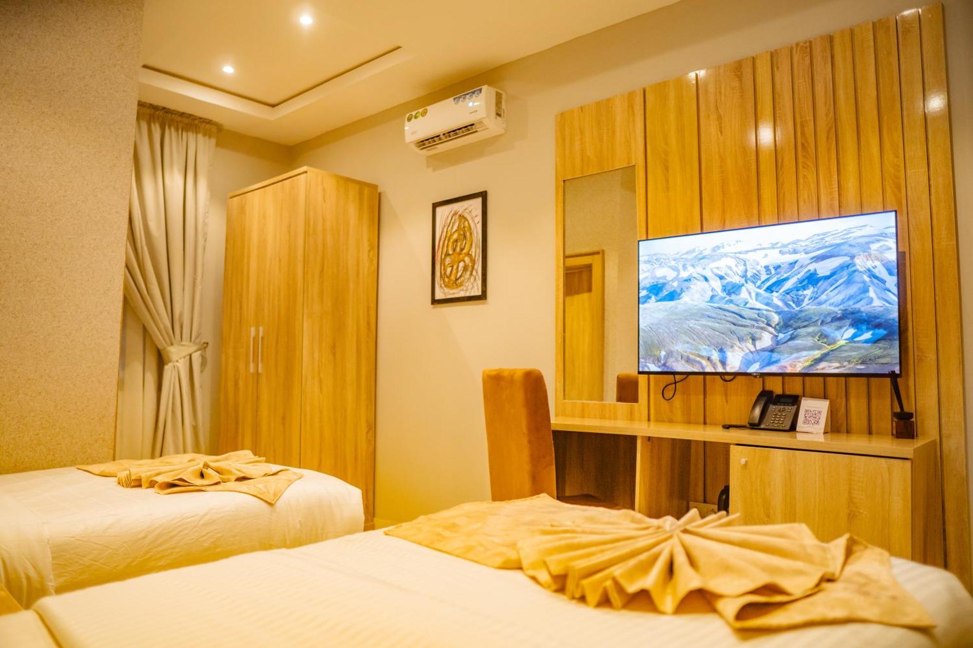 Ojaja Suites By Perennia อาคูเร ภายนอก รูปภาพ