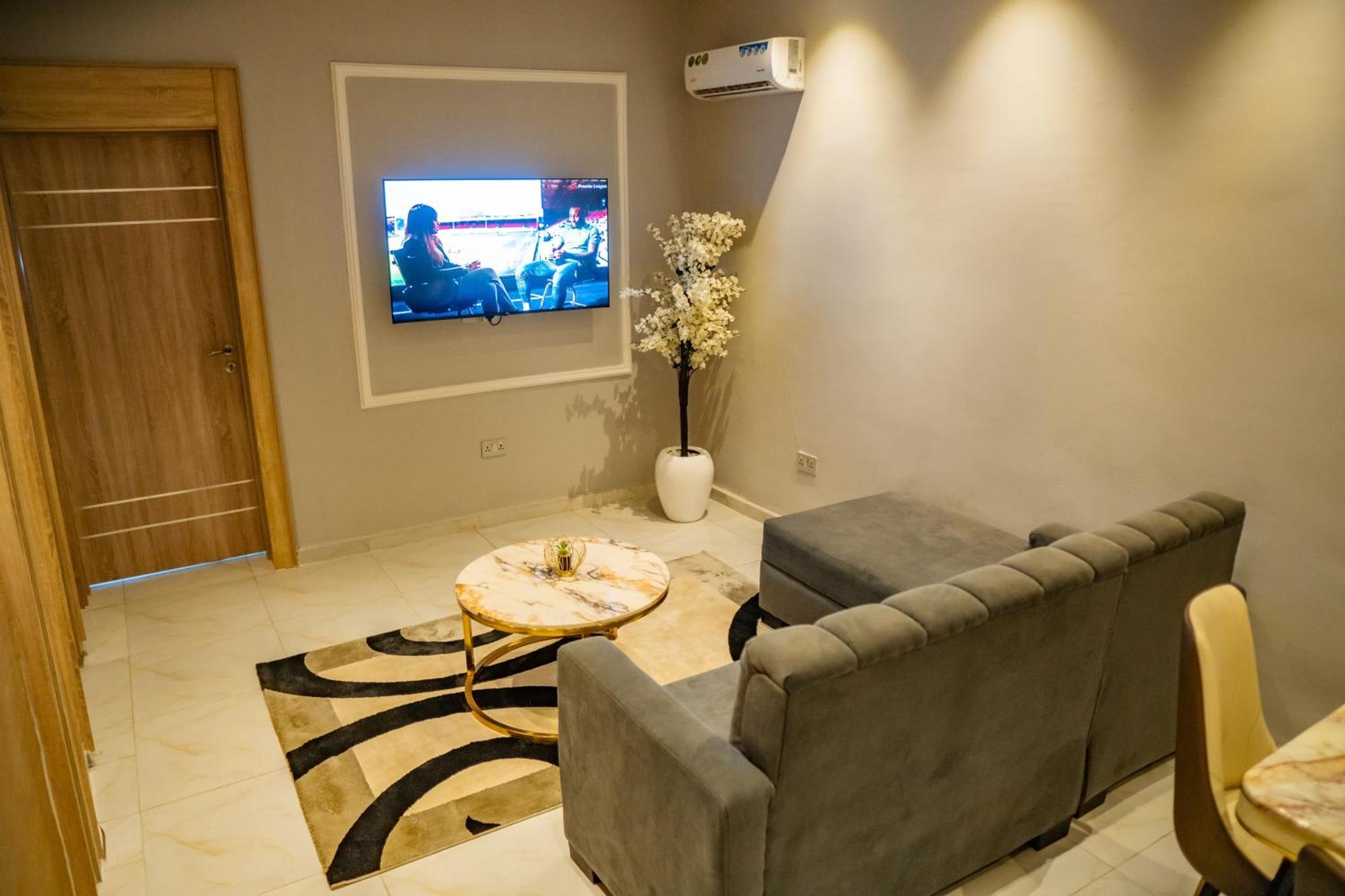 Ojaja Suites By Perennia อาคูเร ภายนอก รูปภาพ