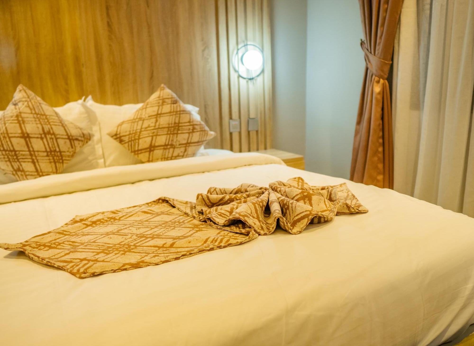 Ojaja Suites By Perennia อาคูเร ภายนอก รูปภาพ