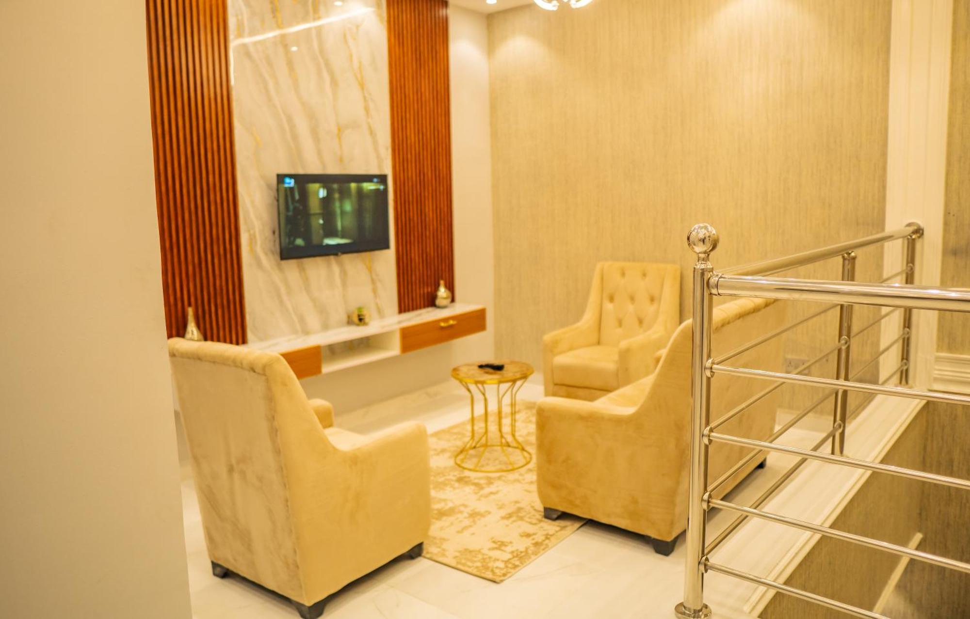 Ojaja Suites By Perennia อาคูเร ภายนอก รูปภาพ